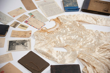 Interpreting archives: Stories on the page, stories between the lines
