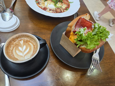 Cafe Halo