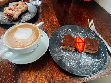 Fifth Avenue Cafe