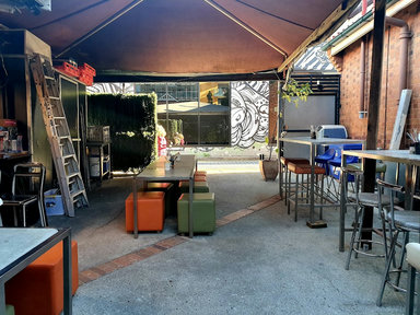 Five Sisters Cafe and Bar