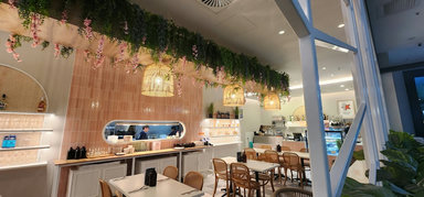 L' Oasis Café Bar & Restaurant