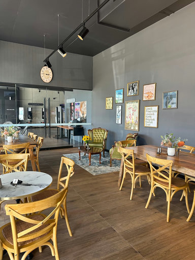 Le Bay Cafe