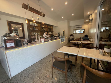 Little Glass Room Bar & Restaurant