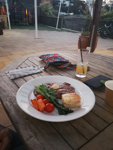 The Captain’s Parrot Cafe